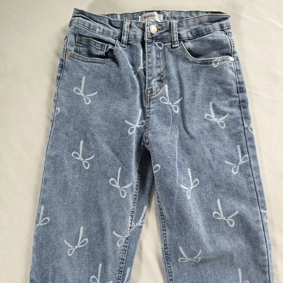 BAMBOO▪️Light Wash Straight Leg Jeans with Bow Design - Picture 3 of 9